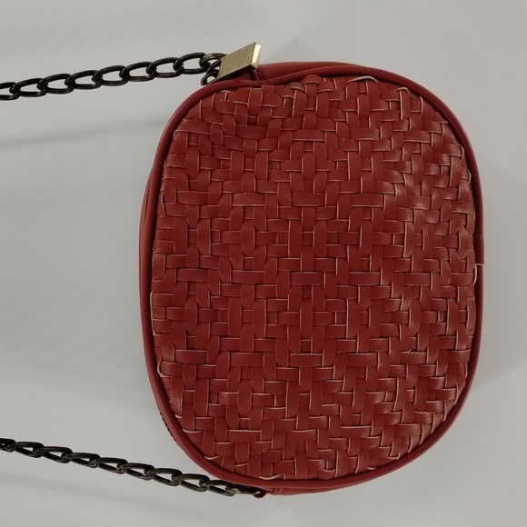Anthropologie red rust weave round faux vegan leather crossbody with chain strap - Picture 1 of 9